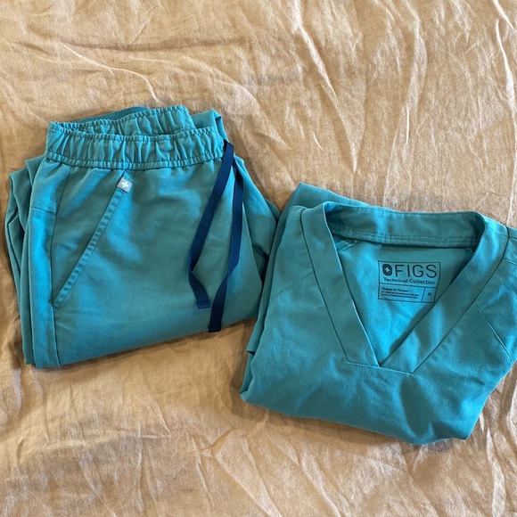 Men’s FIGS Scrub Set Tansen Joggers